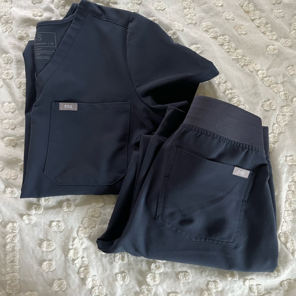 FIGS Scrub Set